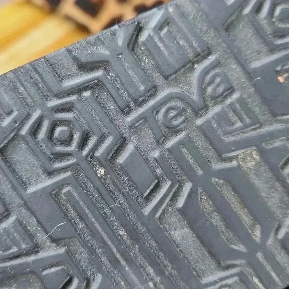 Men's Size 11 Teva Black Flipflops - Picture 8 of 15